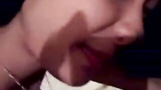 Sexy Pinay nag-eenjoy sa maliit na etits